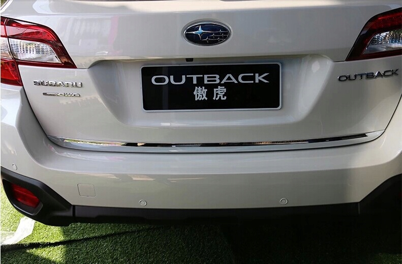 Detalles de la tira cromada Subaru Outback 2019+