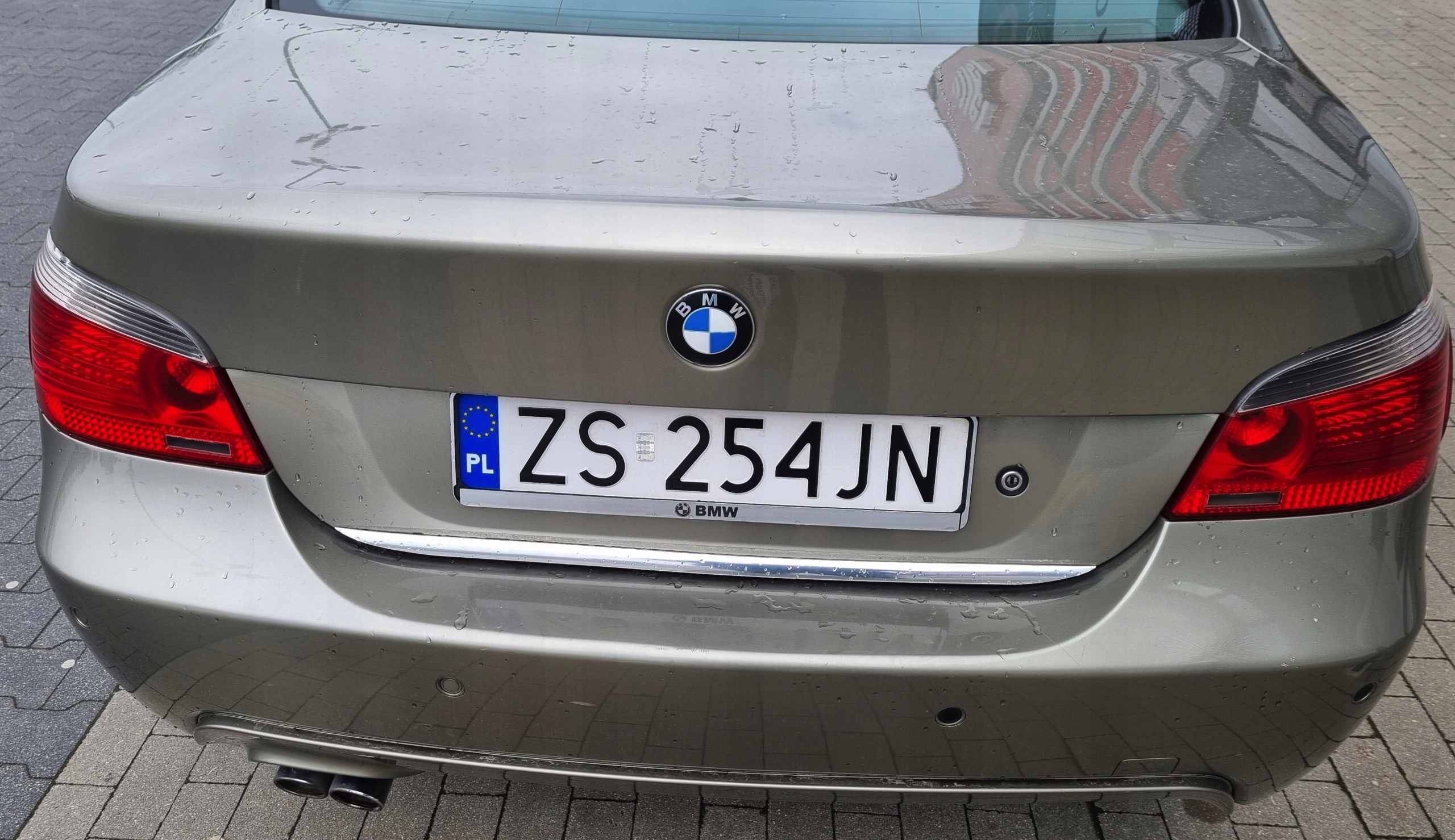 Instalación de la tira cromada del BMW 5 E60