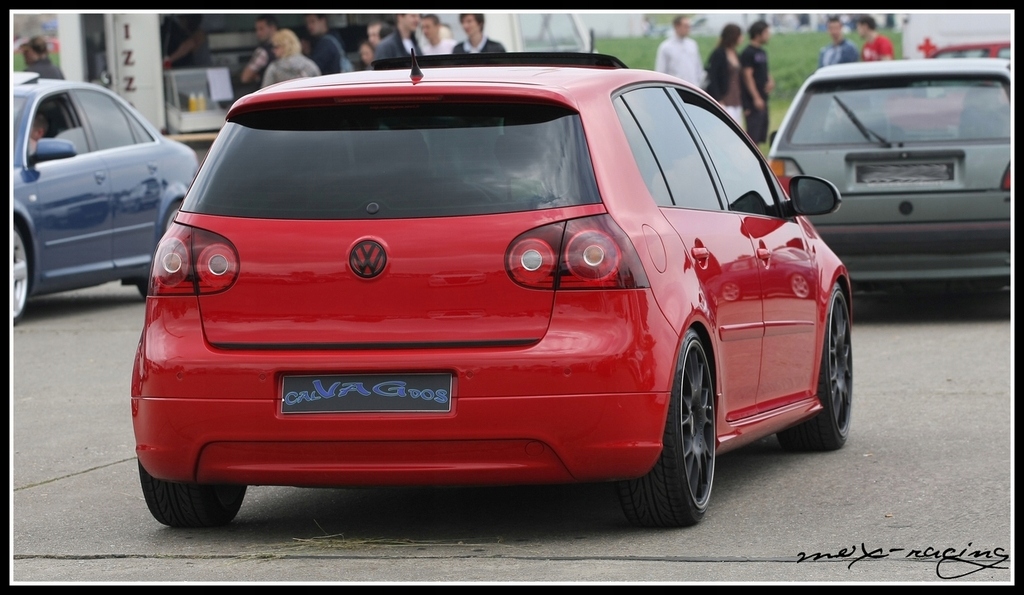 Profilo nero per il portellone posteriore di una VW Golf V