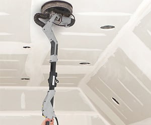 Ponçage au plafond sans forcer