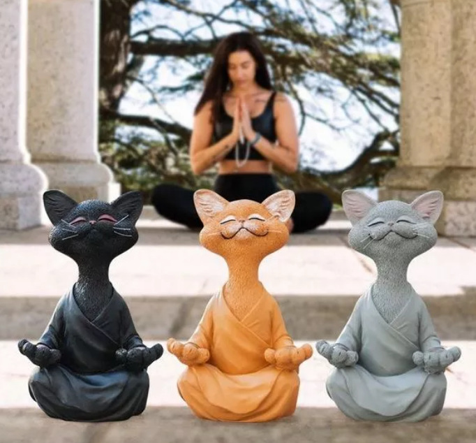 Estatua de gato meditando