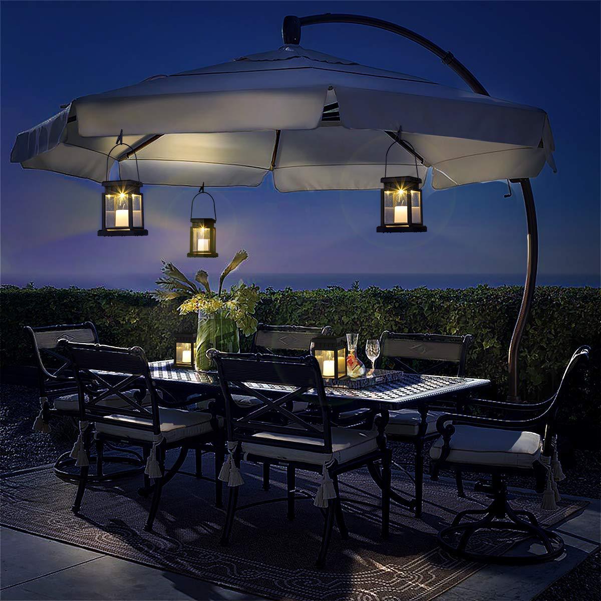 "></p>
<p>EFFET BOUGIE DOUCE - Cette lampe solaire extérieure décorative a l'effet d'une bougie, fournissant un éclairage ambiant pour votre maison, jardin, terrasse ou balcon.</p>
<p>PORTABLE ET ROBUSTE - Lanterne solaire à LED avec clips métalliques, crochets et piquets pour une suspension facile. Vous pouvez placer la lanterne où vous le souhaitez.</p>
<p>UTILISATION LARGE - Chaque lanterne extérieure est livrée avec des piquets supplémentaires qui peuvent être insérés dans les patios, les jardins et les pelouses. Les jolies pinces sont très durables et solides. Les lanternes décoratives peuvent être accrochées
    aux parapluies, aux tentes, aux arbres et à d'autres endroits pour créer l'atmosphère parfaite lors des fêtes, du camping, de la pêche, etc.</p>
<p>Vraiment simple à utiliser : les cellules solaires se chargent automatiquement au soleil en allumant le bouton. S'allume automatiquement au crépuscule avec l'interrupteur marche/arrêt sélectionnable</p>