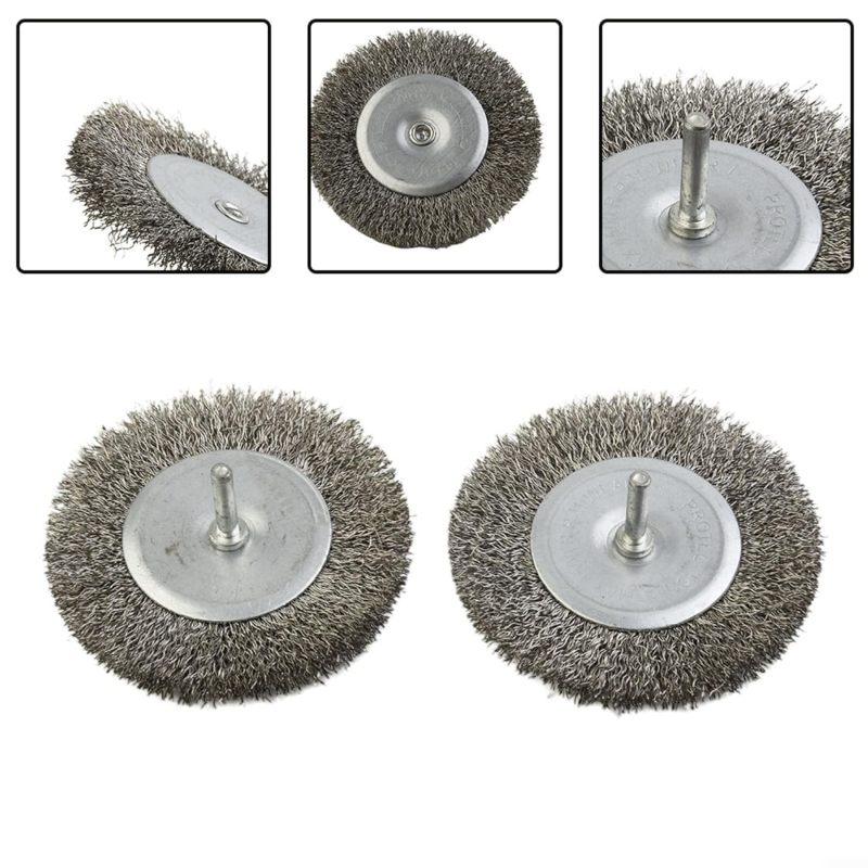 Brosse métallique en action sur une surface métallique