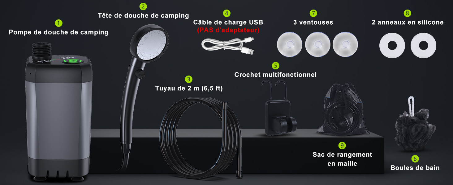 montrant les composants, notamment le câble USB, le pommeau de douche, les accessoires de montage et la batterie sur fond sombre.