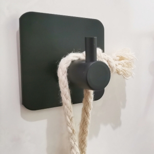 crochet adhesif mural noir