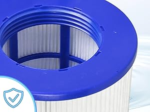 Gros plan d'un boîtier de filtre circulaire bleu avec un filtre blanc plissé visible à l'intérieur. Une icône en forme de bouclier apparaît dans le coin inférieur gauche.
