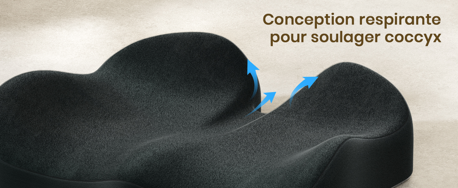 Le texte se lit comme suit : « Conception respirante pour soulager le coccyx ». Gros plan d'un coussin ergonomique noir avec des caractéristiques de conception de ventilation.