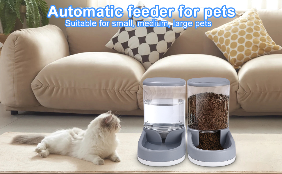 Mangeoire automatique pour animaux de compagnie avec deux récipients transparents pour la nourriture et l'eau, posée au sol près d'un chat au repos