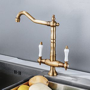 Robinet de cuisine en laiton vieilli