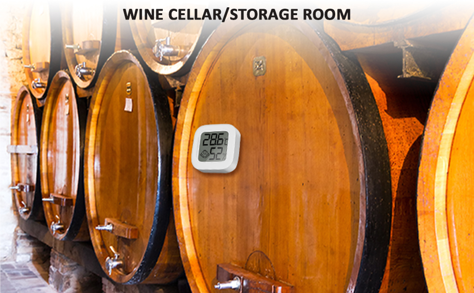 Il testo recita 'CANTINA/DEPOSITO'. Vista interna della cantina con grandi botti di legno allineate, con display di controllo della temperatura.