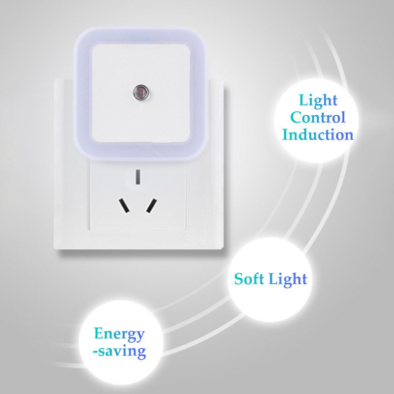 Détail du capteur de luminosité et de la prise UE