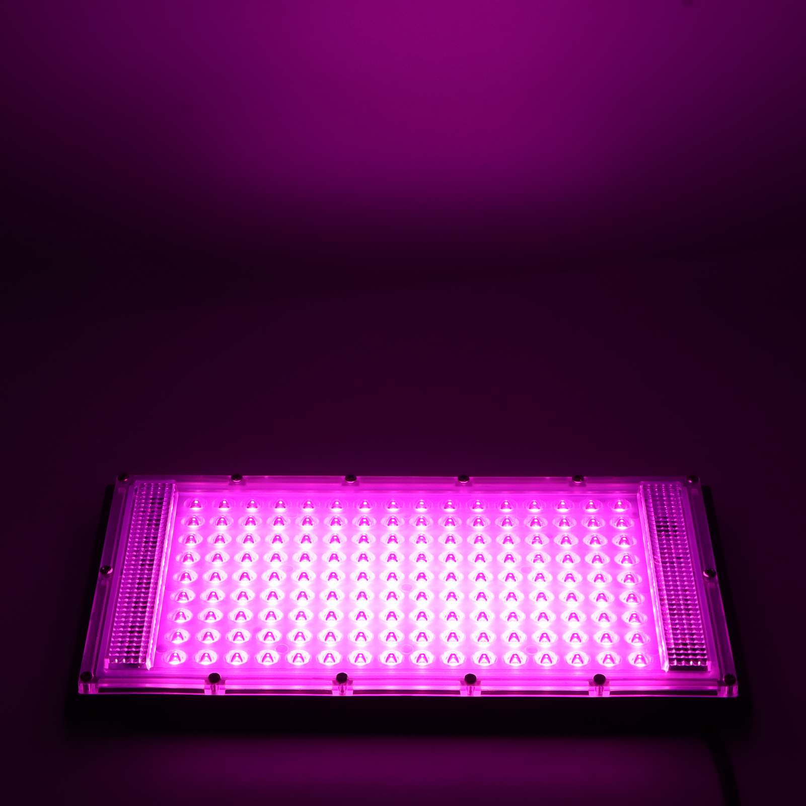 Lampe De Croissance LED Boom Plus Pour Plantes – Neuve