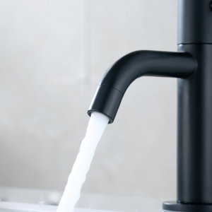 Robinet d'eau froide, robinet d'eau froide, robinet de lavabo, robinet d'évier, toilettes invités