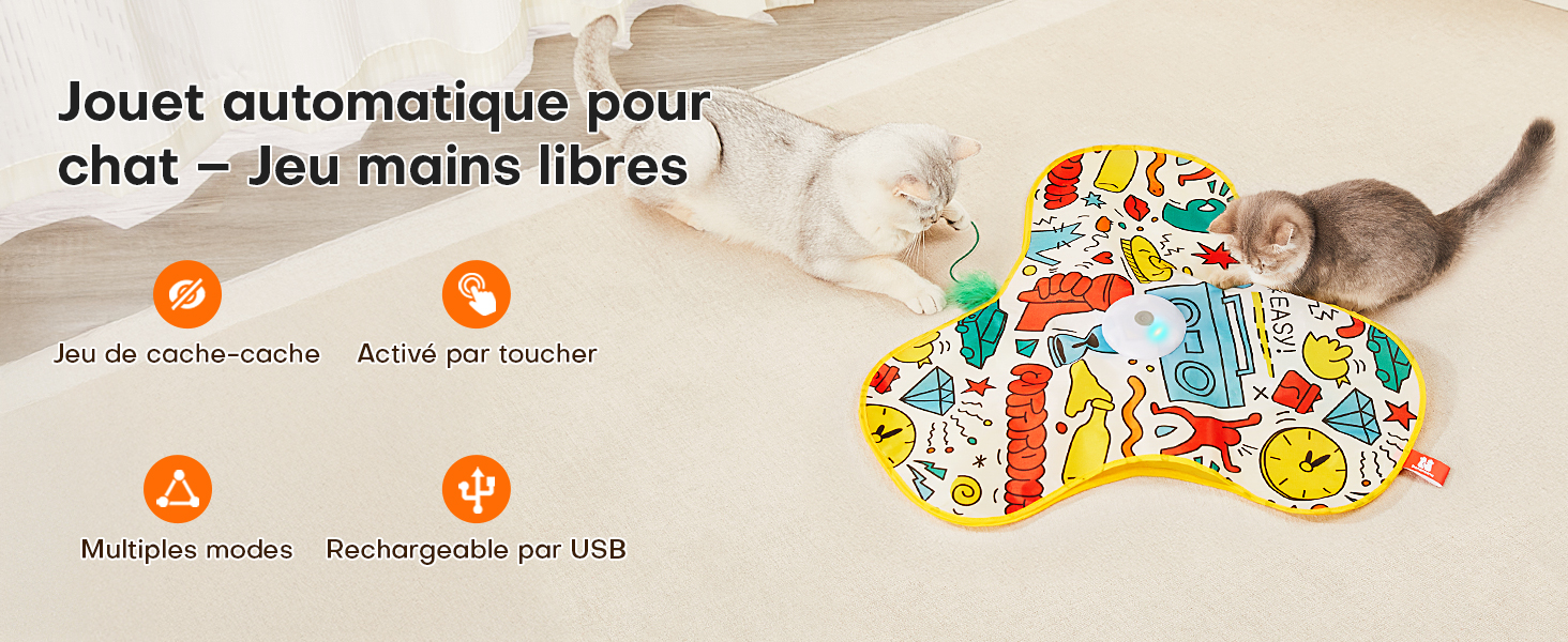pour chat avec des motifs colorés sur le thème de la nourriture sur un tapis en forme de pied. Deux chats jouant avec le jouet sur un sol de couleur claire. Le texte indique la lecture automatique et les fonctions rechargeables par USB.