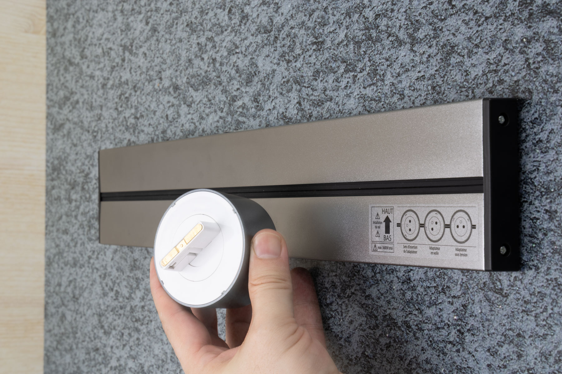Rail électrique modulable Orium avec prises et module USB