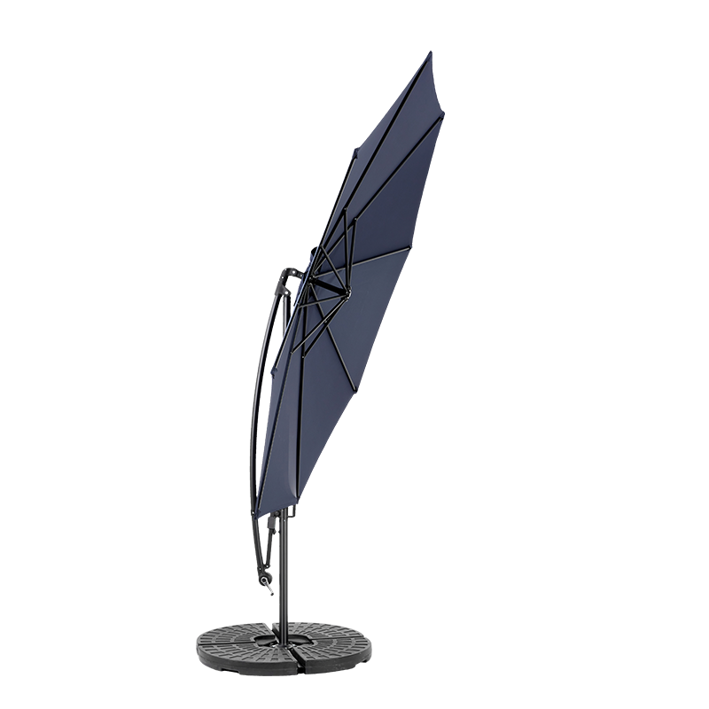 Détail inclinaison et manivelle parasol cantilever bleu marine