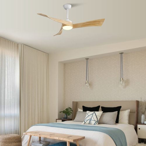 Ventilateur plafond 132 cm avec lumière LED allumée vue complète