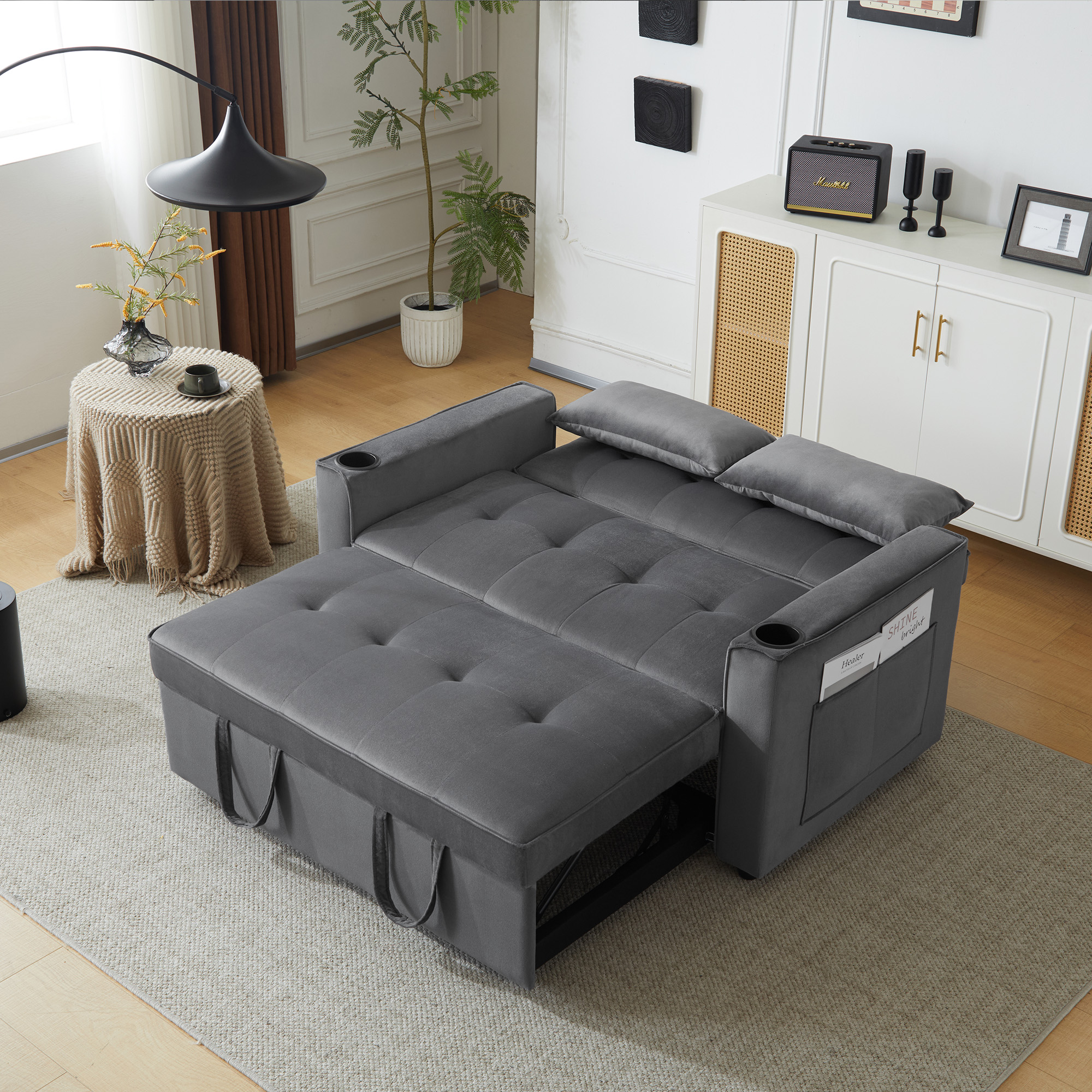 Canapé convertible 2 places gris en velours avec porte-gobelets, poches latérales et coussins