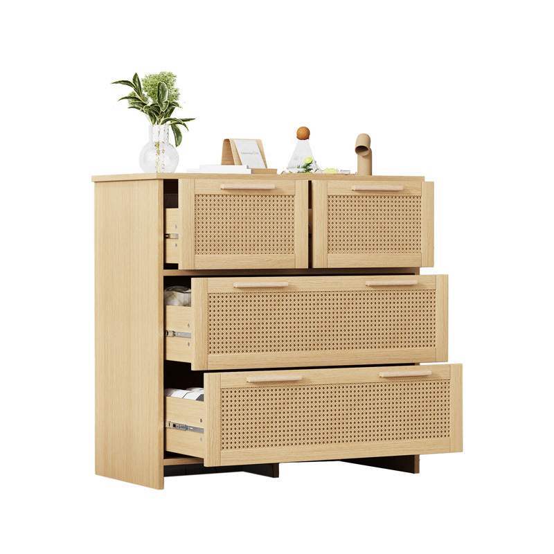 Commode naturelle à quatre tiroirs effet rotin avec poignées en bois massif