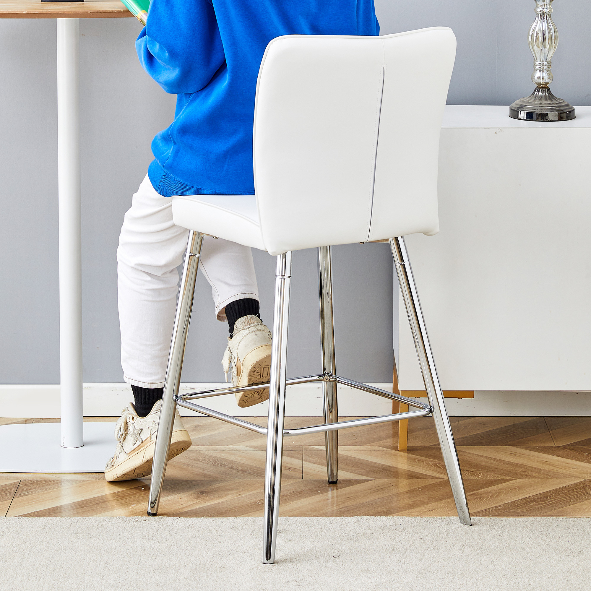 Détail dossier ergonomique haut et assise PU douce