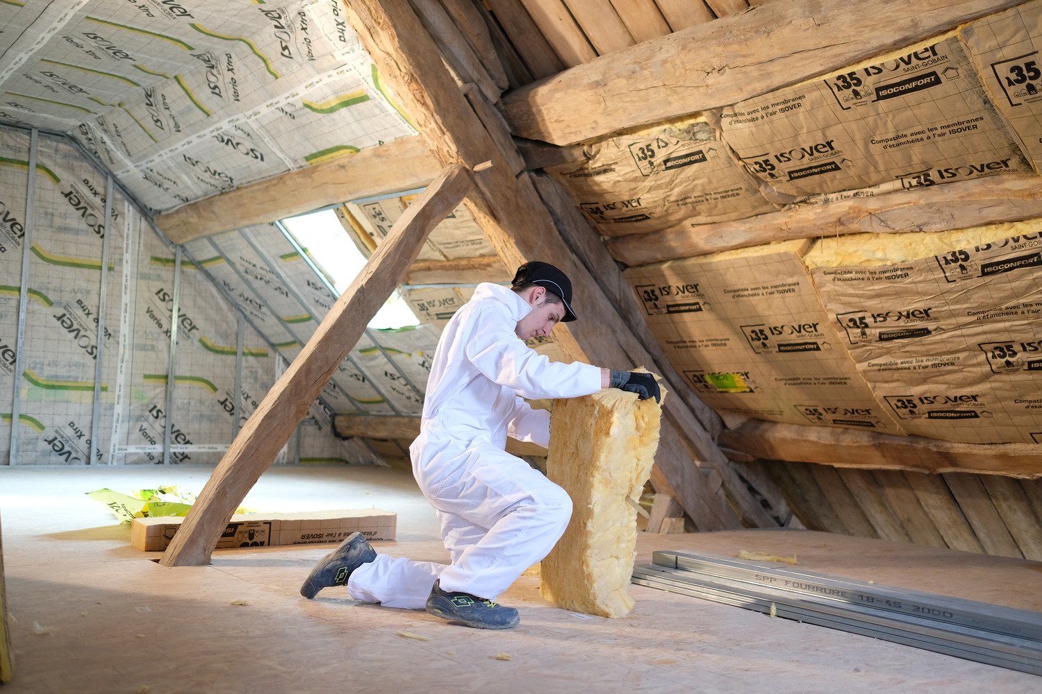 Laine de verre 200 mm pour les combles aménagés lambda 35 rouleau 1,2x3 m revêtu kraft R=5