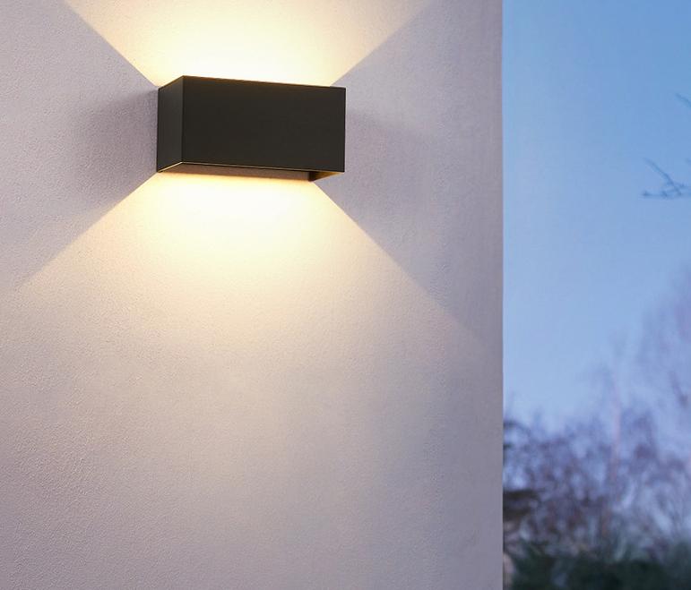 Lampada da parete con sensore di movimento