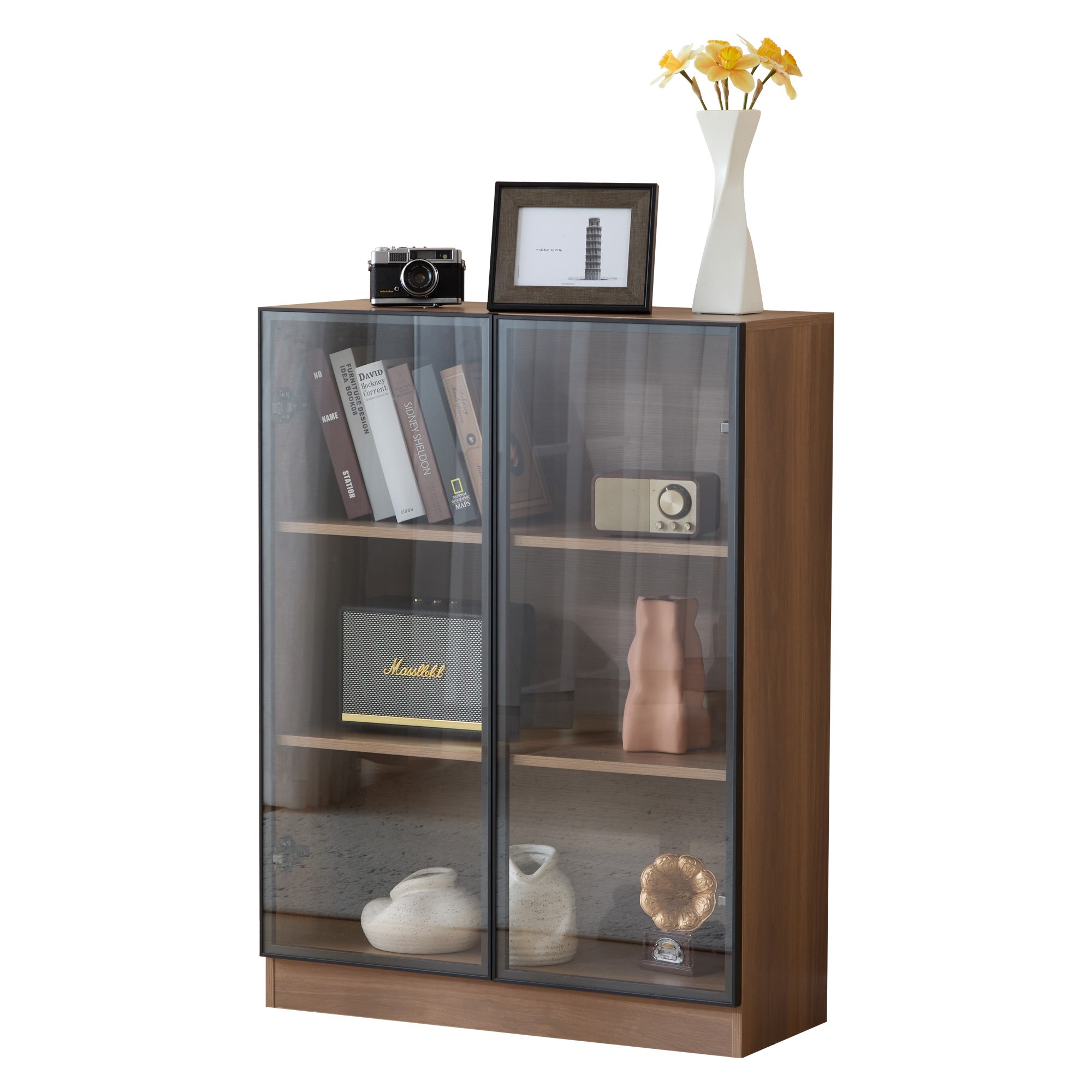 Vitrine verre naturelle éclairée avec objets exposés