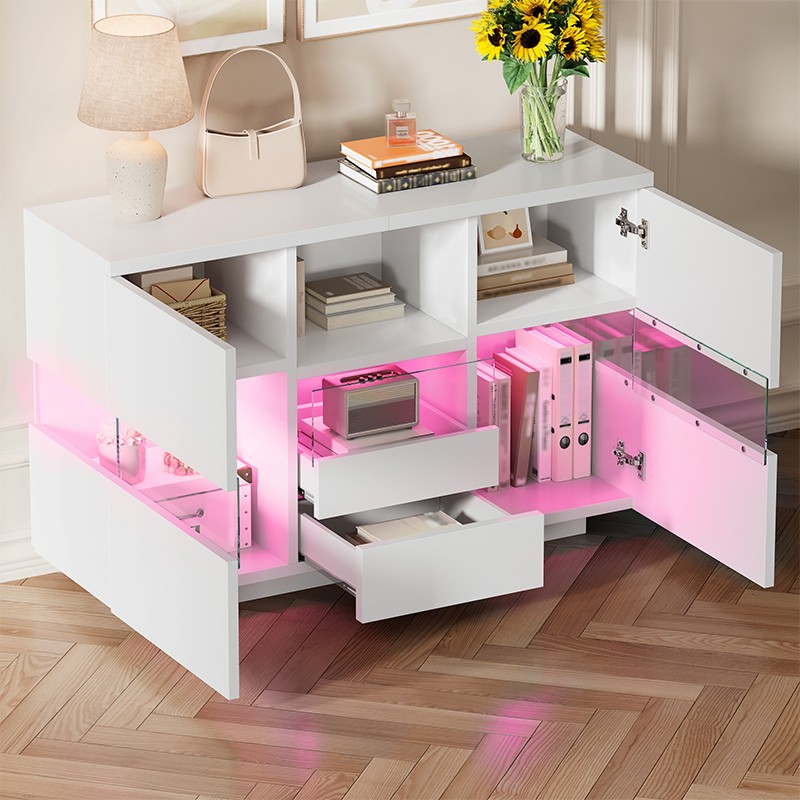 Fächer, Schubladen und Vitrine