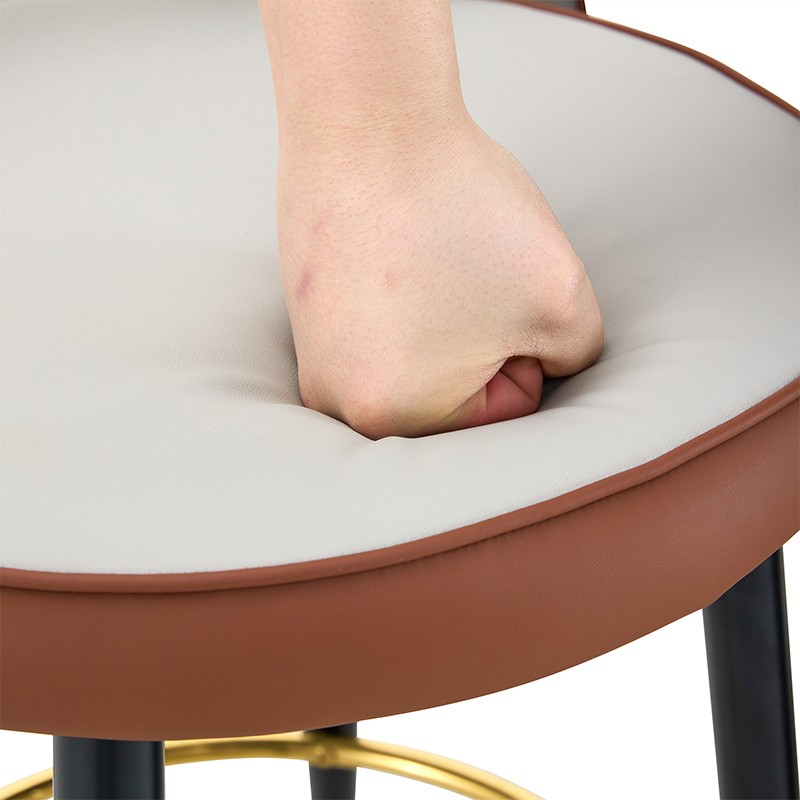 Durchbrochenes Rückenlehnendesign