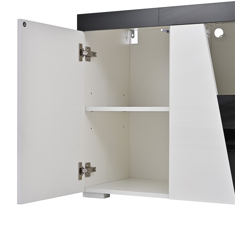 Détails portes biseautées et rangement du buffet