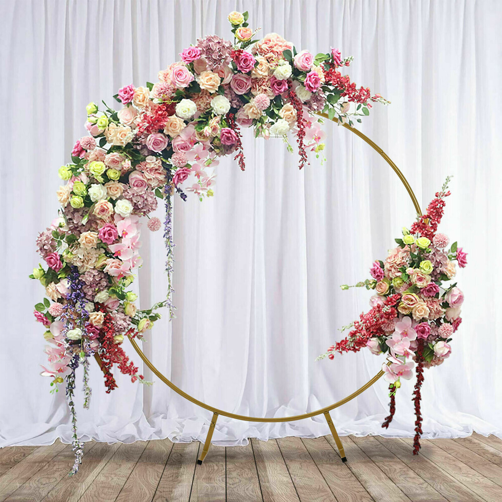 Arche en intérieur avec fleurs
