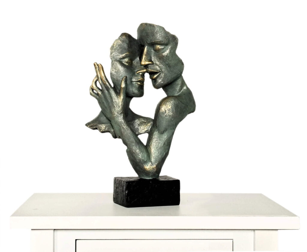 Statuetta decorativa moderna scultura volti mani amanti
