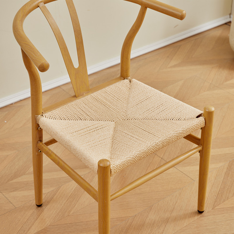 Dettaglio della seduta in rattan intrecciato