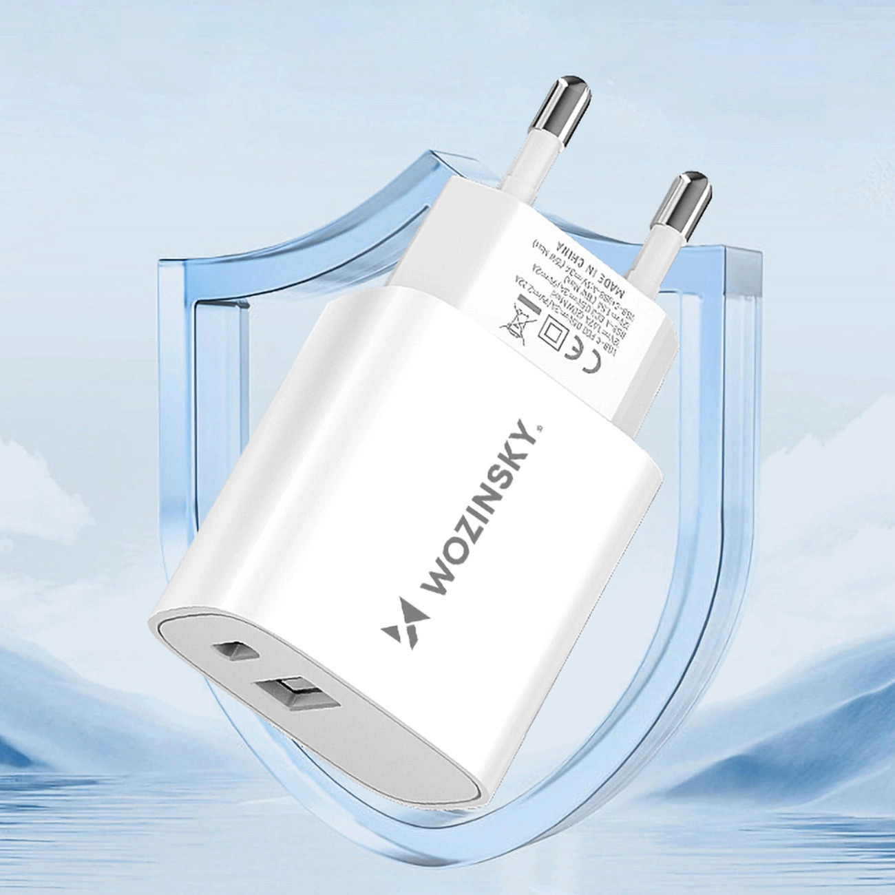 Wozinsky WGWCW-Wandladegerät mit USB-A- und USB-C-Anschlüssen, bis zu 20 W, vor einer Bergkulisse