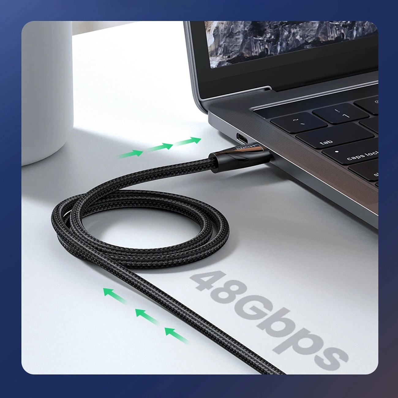 Laptop verbunden mit Ugreen HD140-Kabel