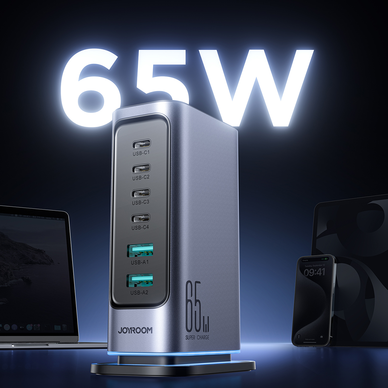Beleuchtetes Joyroom JR-TCM02a Multiport-Ladegerät im Vordergrund, MacBook und iPhone im Hintergrund