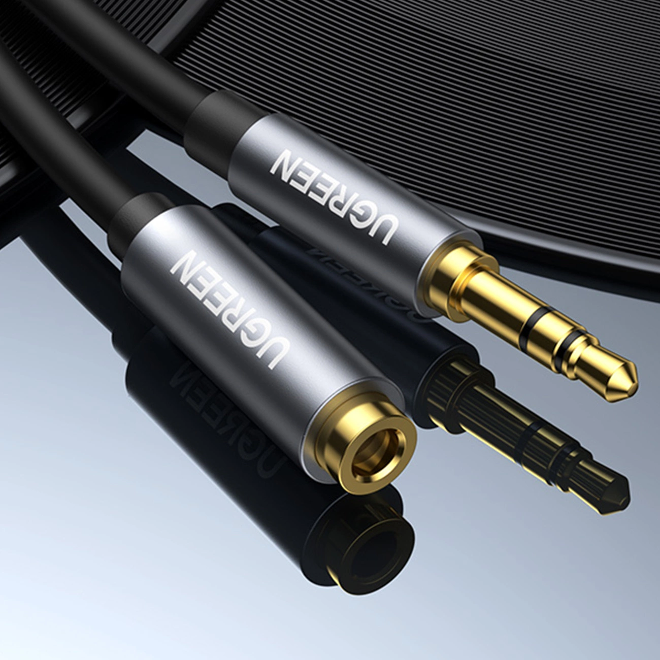Primer plano del extremo del cable Ugreen AV118