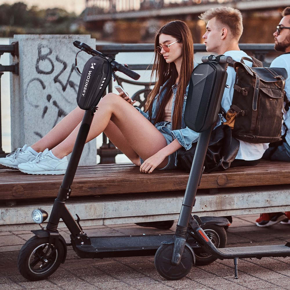 Wozinsky WSB3BK Lenkertasche an einem City-Scooter