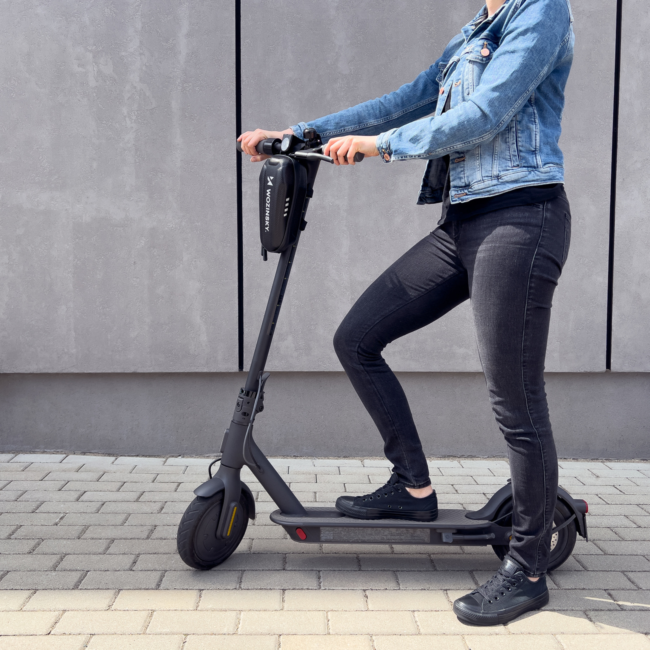 Das Modell präsentiert Wozinsky WSB3BK Roller-Lenkertasche