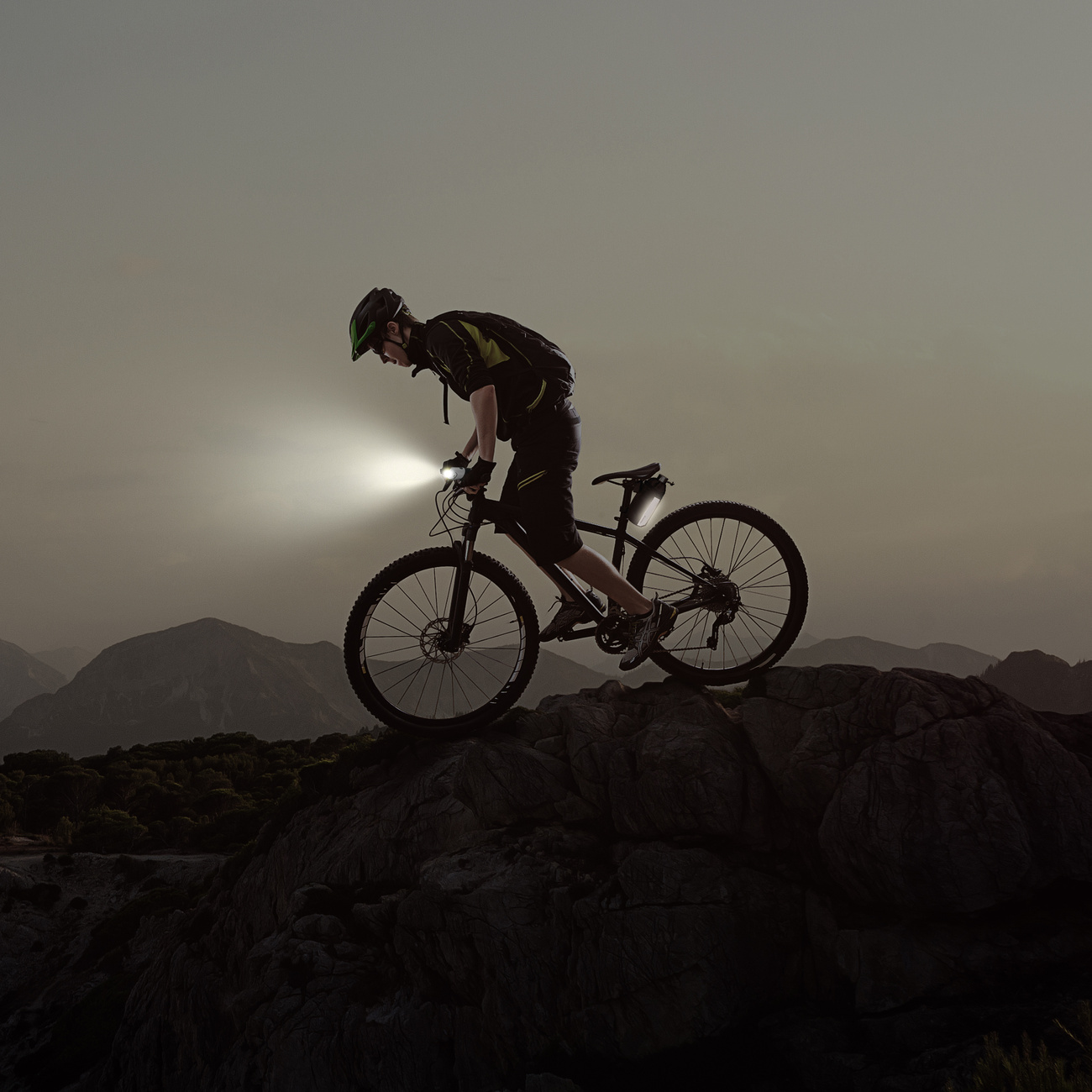 Wozinsky WBB29BK Flaschentasche an einem Mountainbike montiert