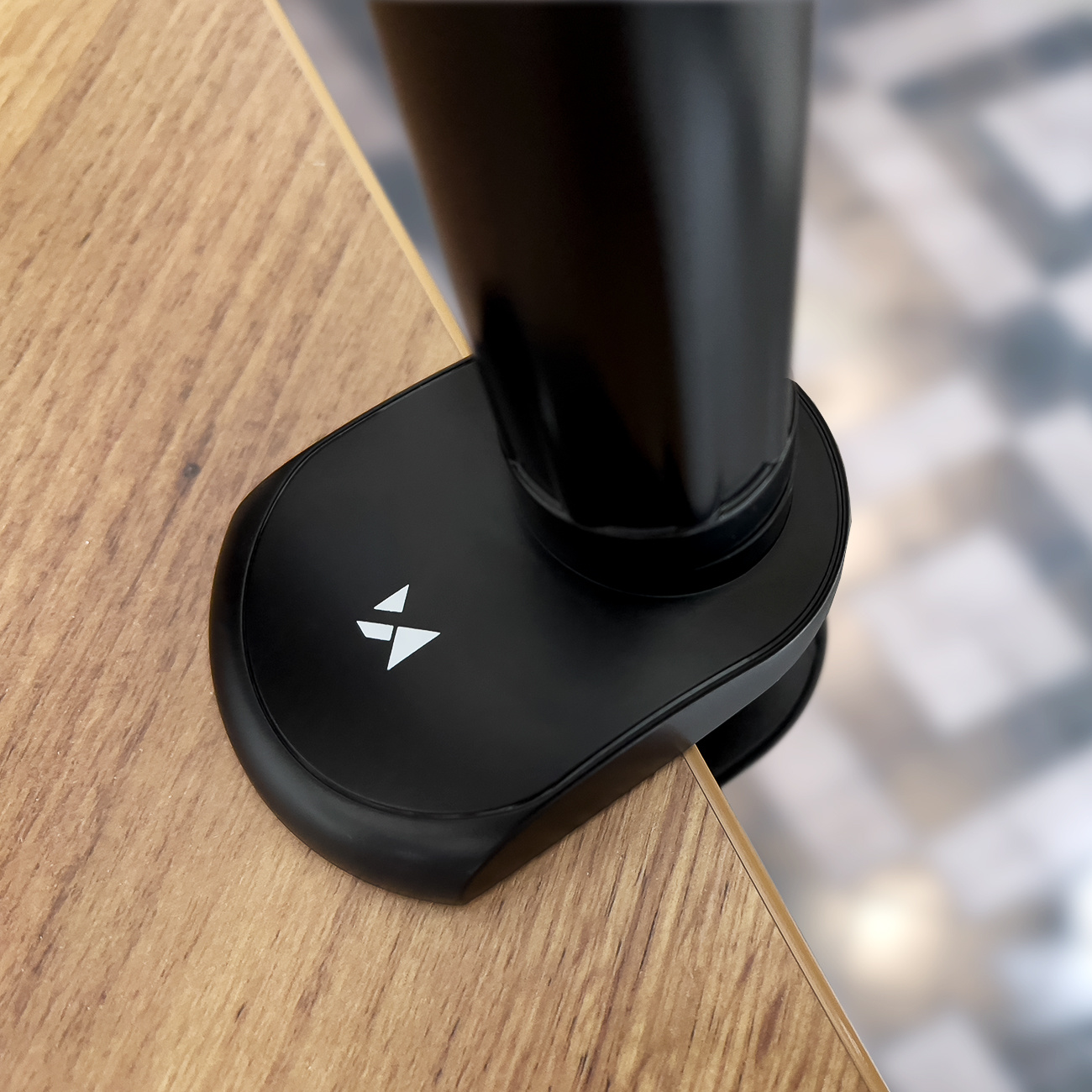 Abrazadera con logotipo en el soporte flexible para teléfono o tableta Wozinsky WTHBK5