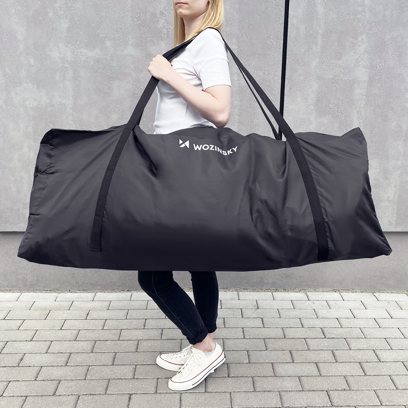 Wozinsky WSB5BK Scooter-Abdeckung präsentiert von einem Model