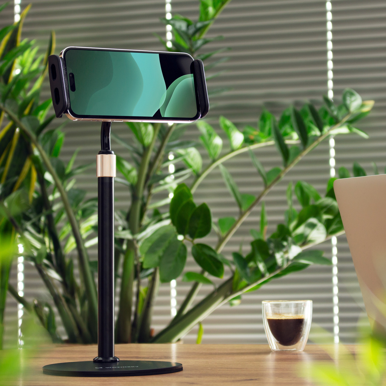 The Wozinsky Il supporto da scrivania WTHBK4 per tablet e telefono ha un aspetto molto elegante