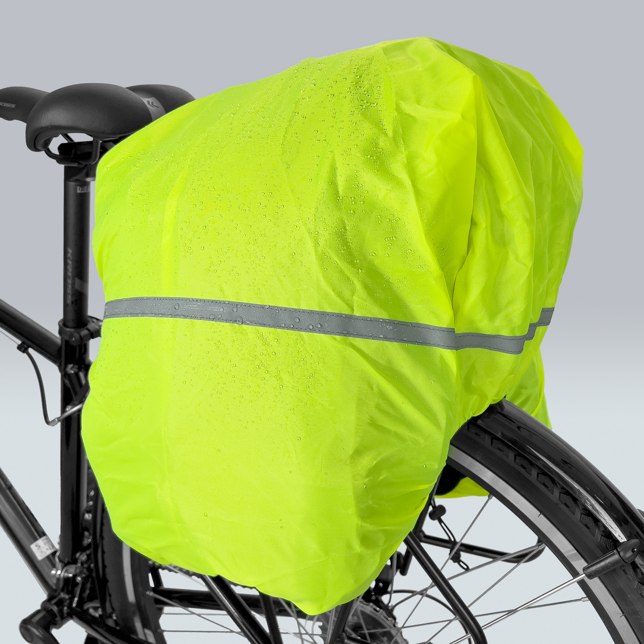 Regenhülle in der Wozinsky WBB19BK Gepäckträgertasche