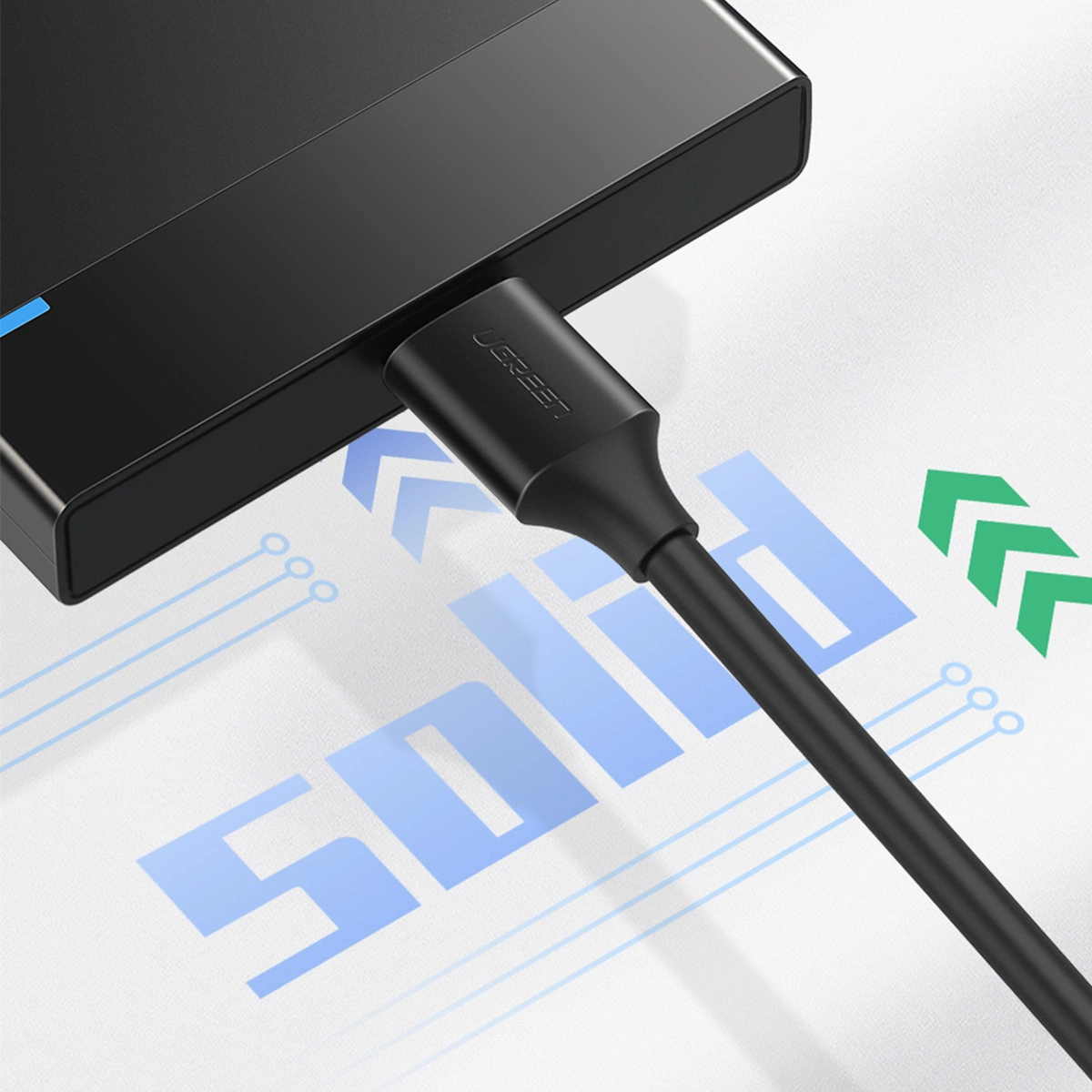 Ugreen US130-Kabel an eine Festplatte angeschlossen