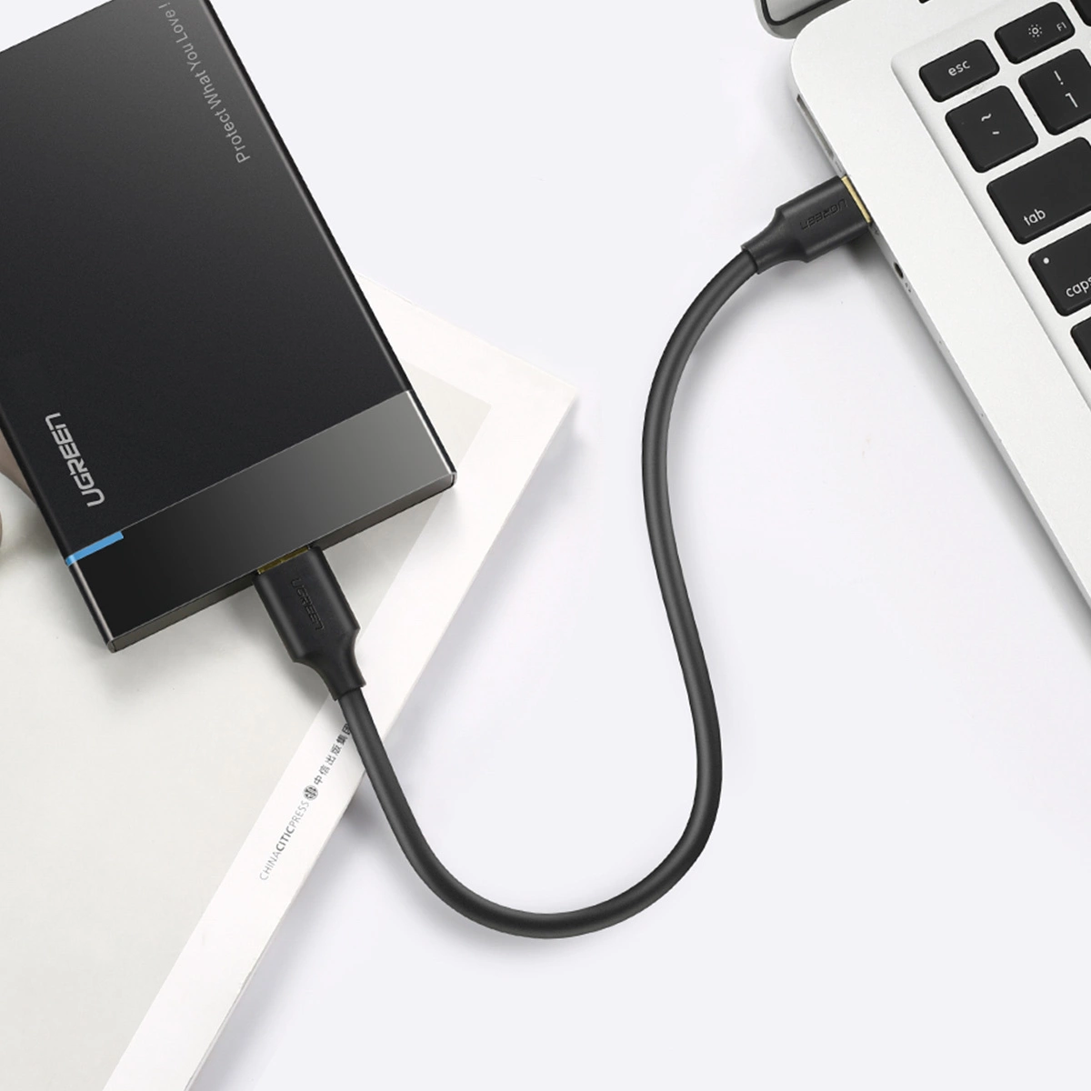 Portable drive connected to a computer with the Ugreen US130 cable