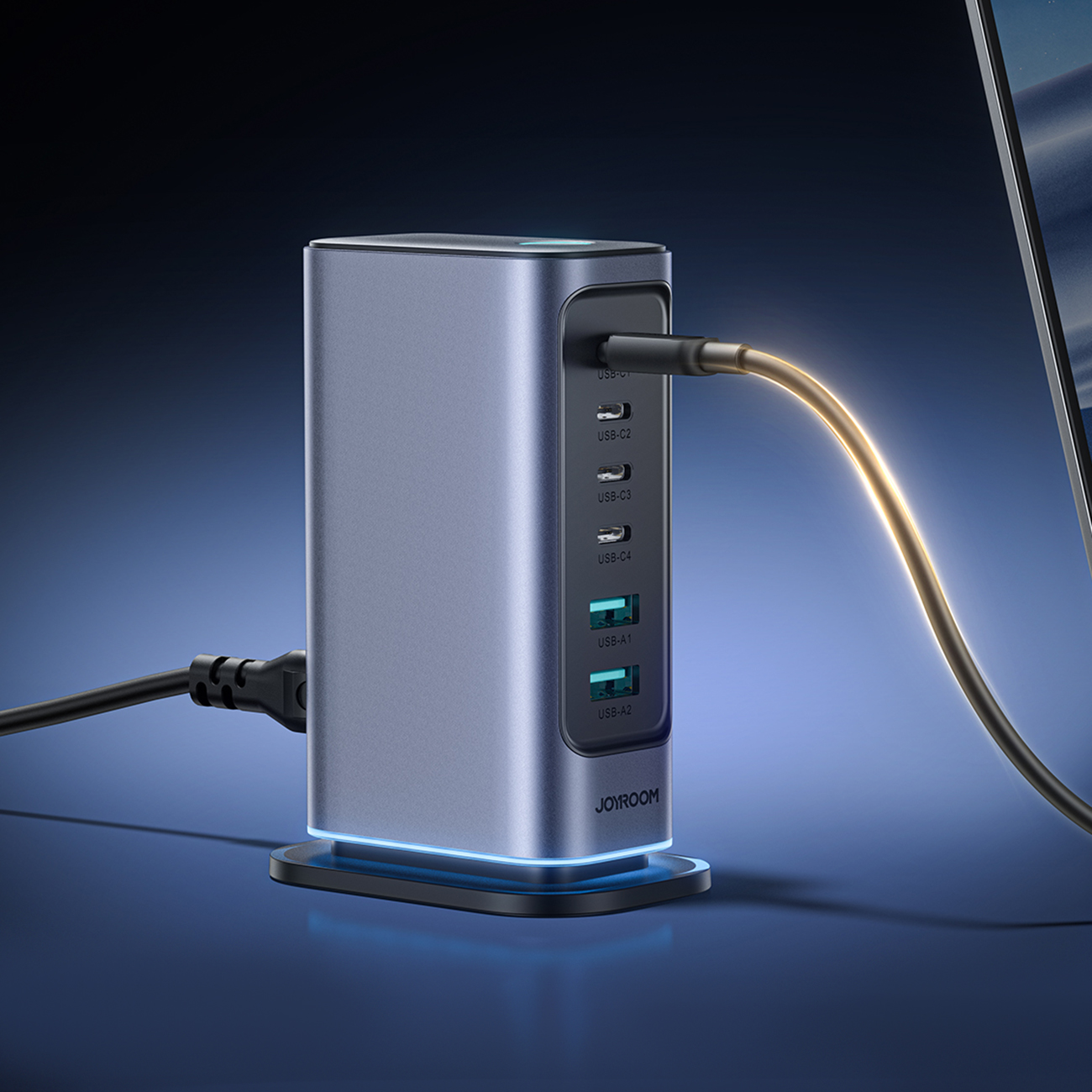Macbook Pro verbunden mit USB-C-Ladegerät mit dem Joyroom JR-TCM02 Multiport-Ladegerät