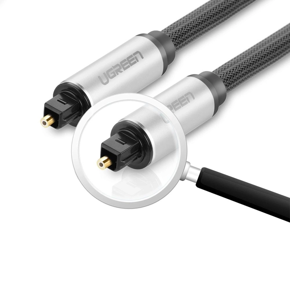 Nahaufnahme des Endes des optischen Kabels Ugreen AV108 mit einer Lupe