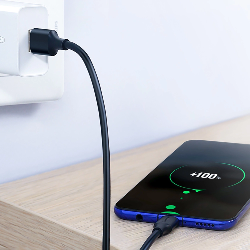 Telefon mit dem Ugreen US287-Kabel geladen