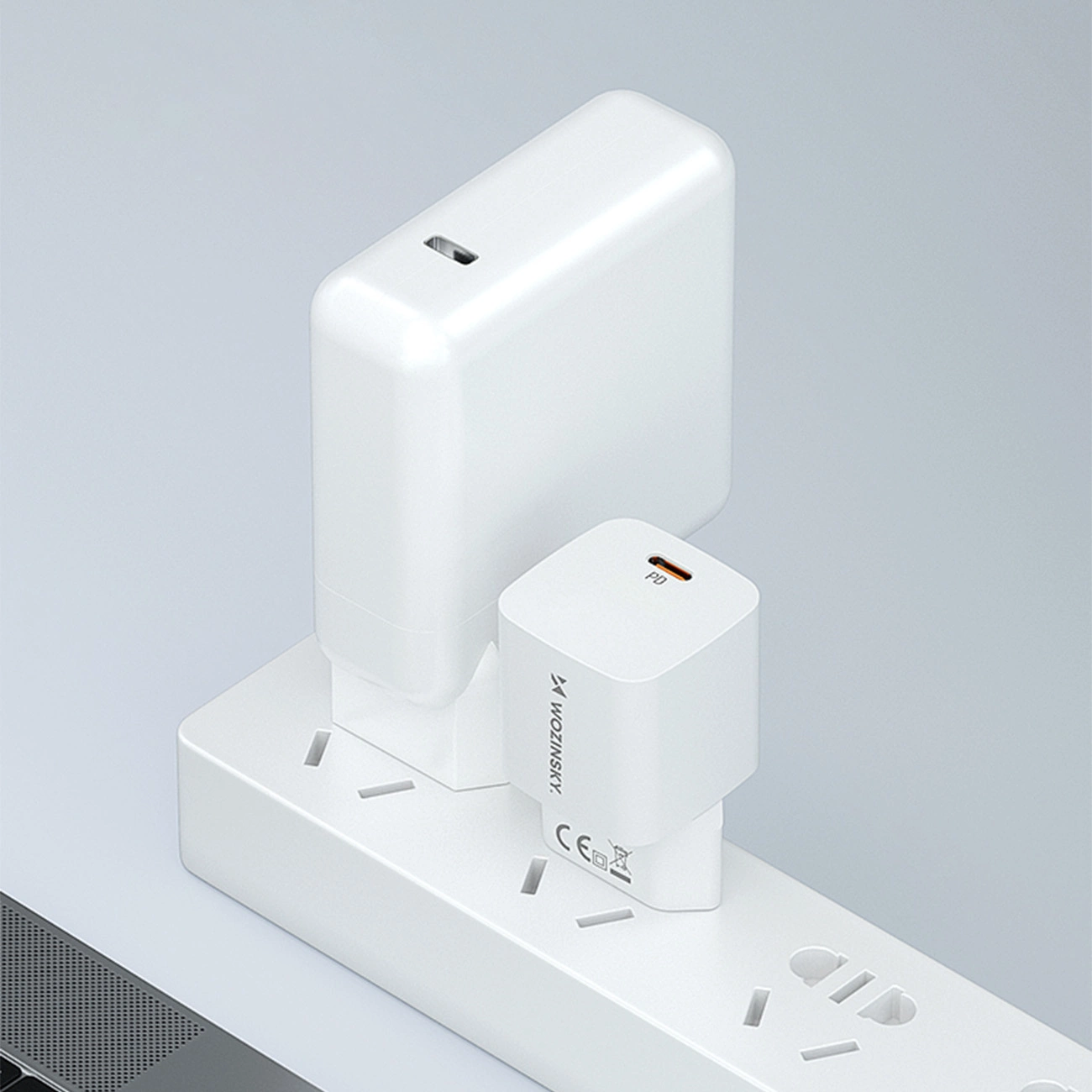 Steckdosenleiste mit angeschlossenem Wozinsky CMWCS USB-C PD 20W Wandladegerät